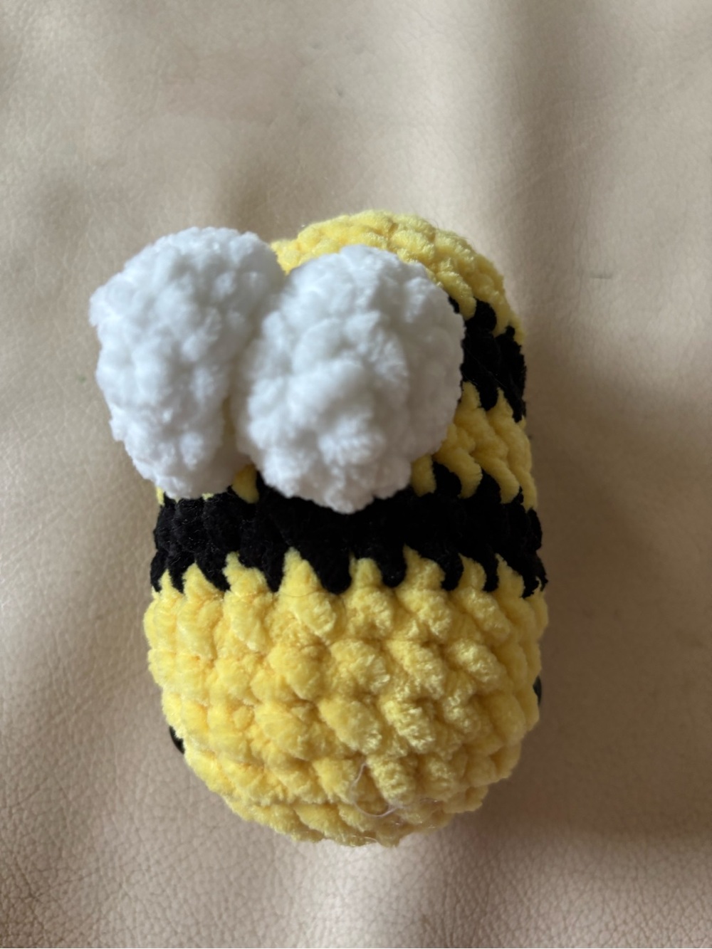 Crochet bumblebee - Picture 3 of 4